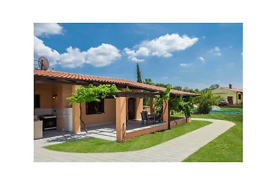 Casa Luka Vareski
