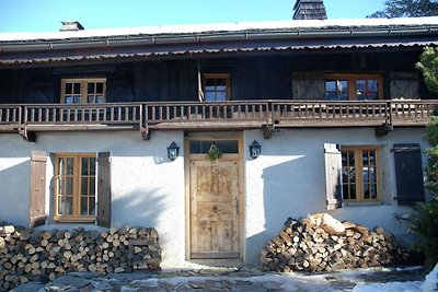 Traditioneel chalet met uitzicht op de bergen