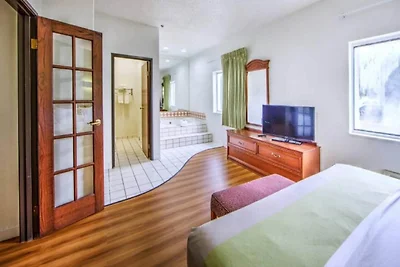 1 Queensize-Bett | Suite, Nsmk, Schlafsofa