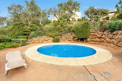 Charmante villa met terras