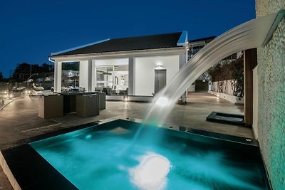 Luxe villa in Tragaki met een privézwembad