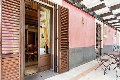 Moderna Casa Vacanze a Carlentini con Piscina