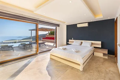 Villa in Kalkan mit Swimmingpool