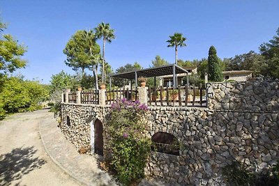 Rustic style villa located in the beautiful M...