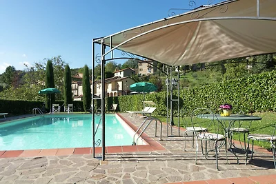 Villa a Lonnano con piscina