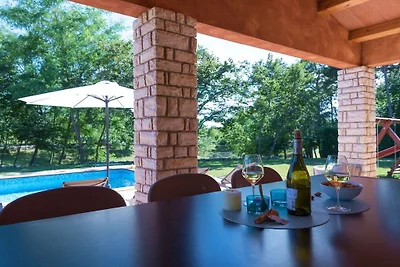 Villa in Nedescina mit Schwimmbecken
