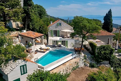 Ferienhaus in Makarska mit Schwimmbecken