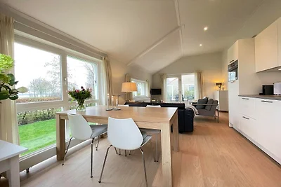 Friese watervilla voor zes personen