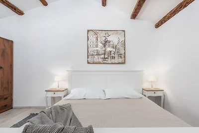 Casa de vacaciones en Kaštelir con piscina.