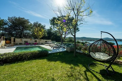 Villa Barotul con piscina
