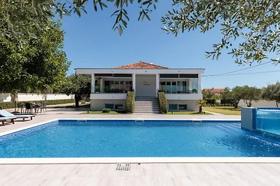 Villa in Galovac mit Pool bei Zadar