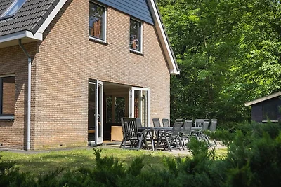 Ruime bungalow in het bos met sauna