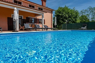 Villa in Santalezi mit Schwimmbecken