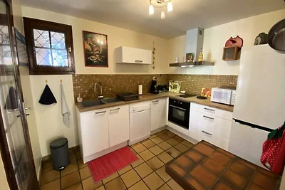 Villa mit Garten und Terrasse