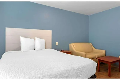 1 Queensize Bed | Ada/ri Douche/nsmk/keuken