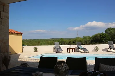 Ferienhaus in Tar mit Schwimmbecken