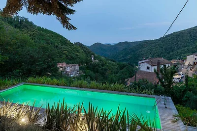 Palazzo vicino a Lucca con piscina infinita