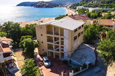 De Luxe Studio Apartment with Sea View and...