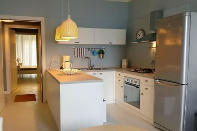 Appartement met uitzicht op het meer en de...
