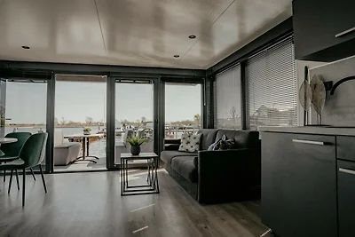 Fuga di lusso in una casa galleggiante