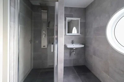 Komfortabler Deluxe-Bungalow am Wasser