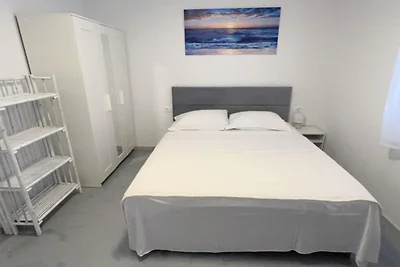 One bedroom apartment with sea view (2)