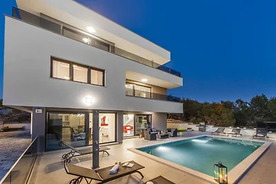 Villa Shaula -  Five Bedroom Holiday Home wit...