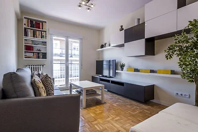 Appartement in de buurt van de wijk Las...