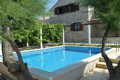 Villa en Povlja con piscina