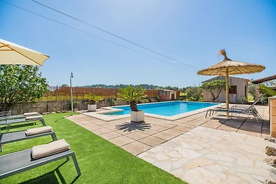 Friedliche Landvilla mit Pool