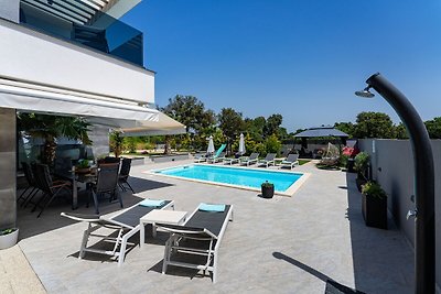 Luxe villa met zwembad en terras