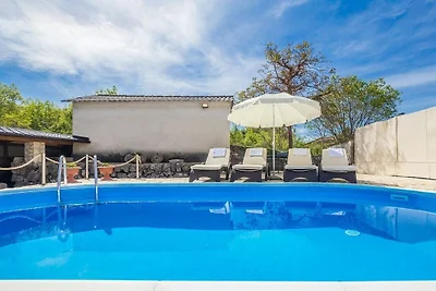 Ferienhaus in Malinska mit Schwimmbecken