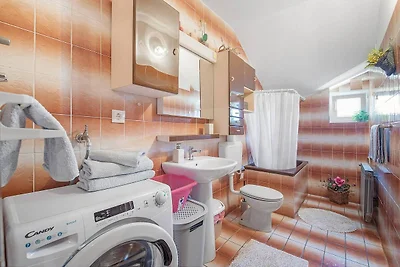 Geräumige Ferienwohnung in Brodarica