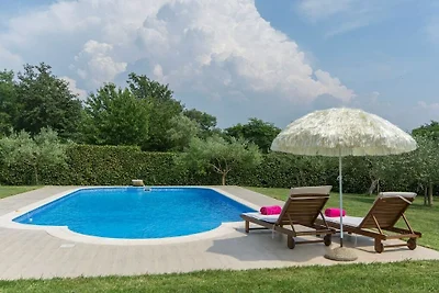 Villa in Nova Vas mit Schwimmbecken