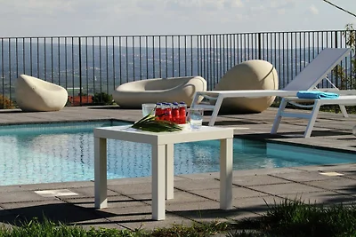 Elegante villa storica con piscina nella regi...
