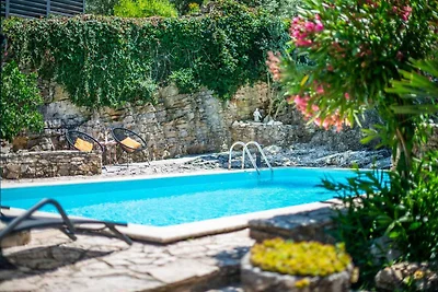 Attraente casa vacanze con giardino