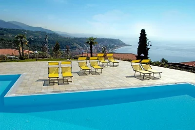 Appartamento a Cogoleto con piscina