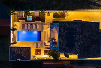 Villa a Polača con piscina