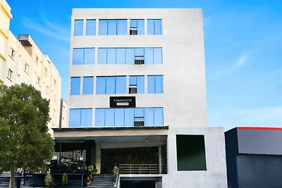 Super Townhouse Madhapur 100 piedi di strada