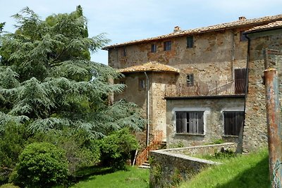 Antiek huis voor een klein gezin, in Volterra...