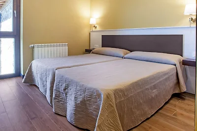 Moderne Wohnung in Parres mit Garten