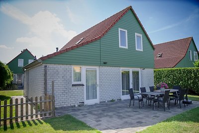 Geräumiges Ferienhaus mit Sauna in Strandnähe