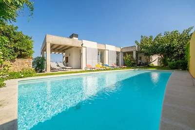 Beautiful villa near Illa Mateua beach