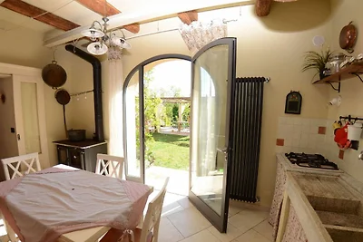 Charmantes Ferienhaus im Dorf Lari