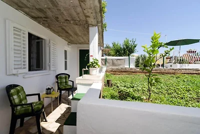 Apartment Mir - Studio Apartment with Garden...