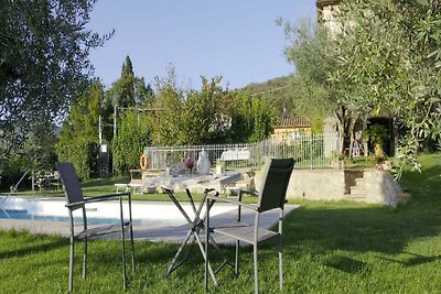 Komfortables Ferienhaus in Pistoia mit Pool