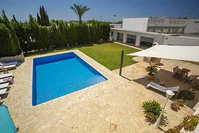 Elegante Villa für 12 Gäste mit Pool auf...