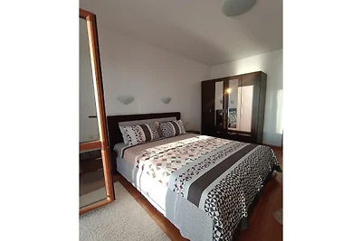 Schickes Apartment mit Pool in Dobra Voda