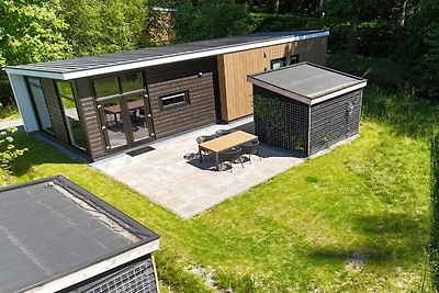 Luxuriöses Ferienhaus umgeben von Wasser und...