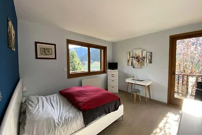 Chalet in der Nähe eines Baches in den franzö...